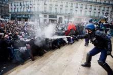 Policeman uses pepper spray against protesters in France