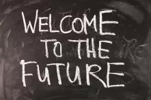 Aufschrift auf Tafel: Welcome to the Future