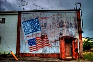 Grafitti US-Flage an Hauswand