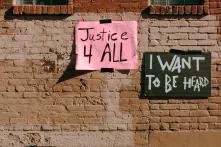 Plakate Justice 4 all. I want to be heard.