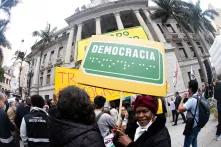 Demonstant/innen mit Transparent in São Paulo